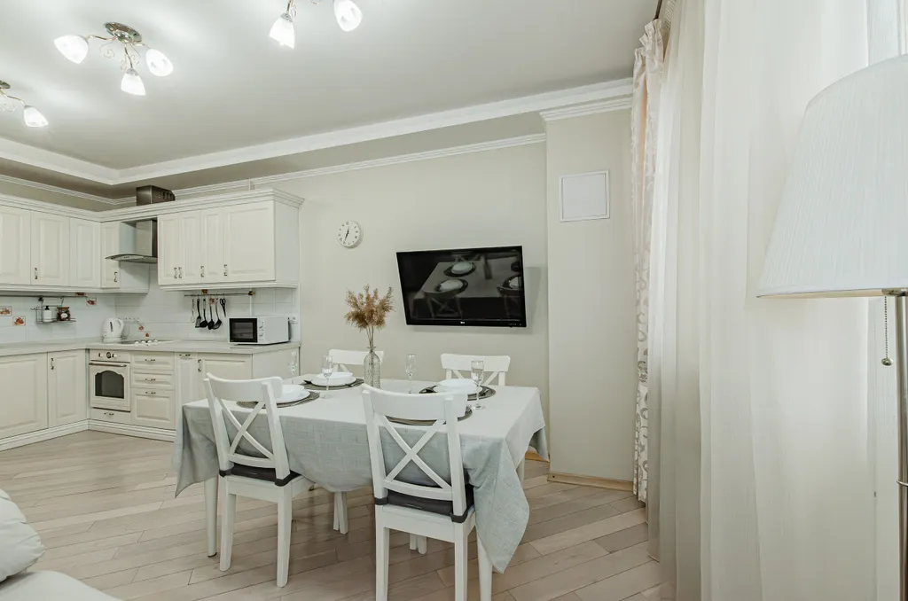 Квартира трёхкомнатная у Площади Габдуллы Тукая, в Вахитовском, 106 м², Казань — кухня, фото 2