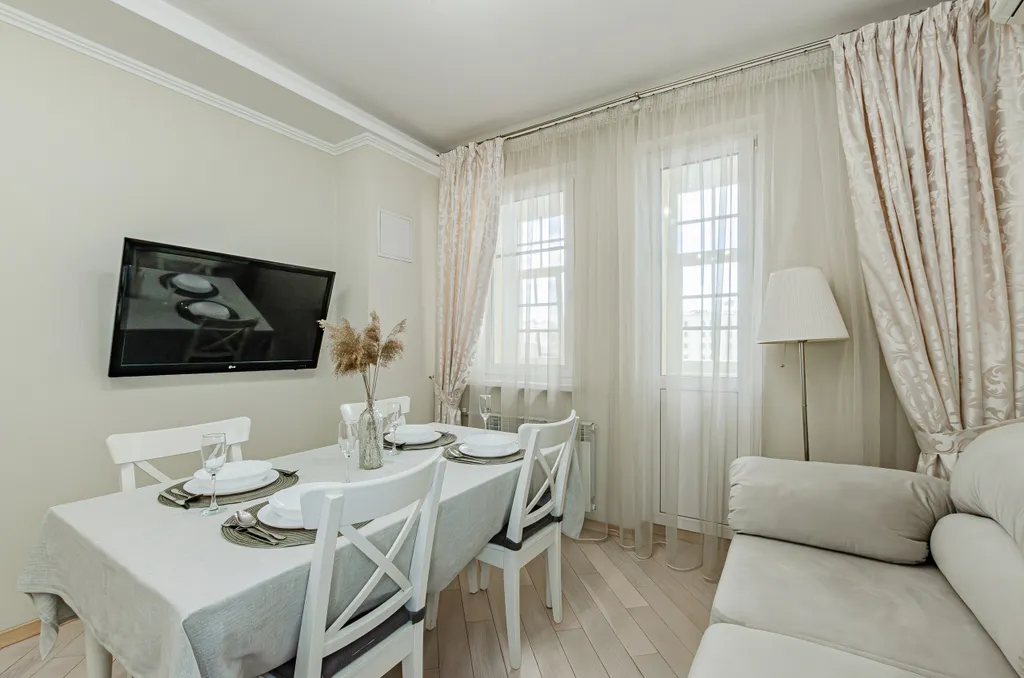 Квартира трёхкомнатная у Площади Габдуллы Тукая, в Вахитовском, 106 м², Казань — кухня, фото 3