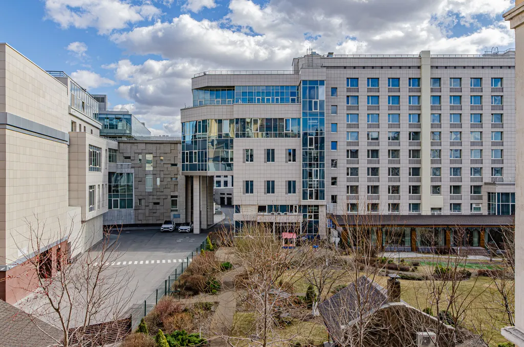Квартира трёхкомнатная у Площади Габдуллы Тукая, в Вахитовском, 106 м², Казань — вид из окна