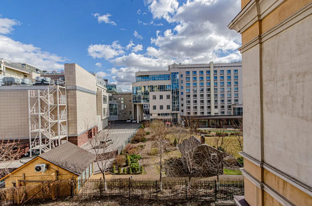 Квартира трёхкомнатная у Площади Габдуллы Тукая, в Вахитовском, 106 м², Казань — вид из окна, фото 2
