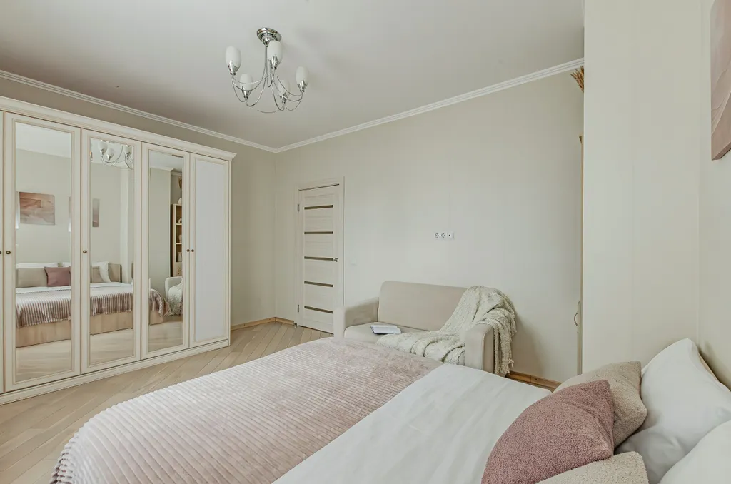 Квартира трёхкомнатная у Площади Габдуллы Тукая, в Вахитовском, 106 м², Казань — спальня, фото 2