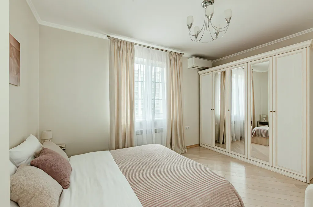 Квартира трёхкомнатная у Площади Габдуллы Тукая, в Вахитовском, 106 м², Казань — спальня, фото 3