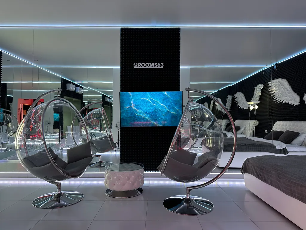 Двухместный с 1 кроватью Зеркальный с джакузи и балконом