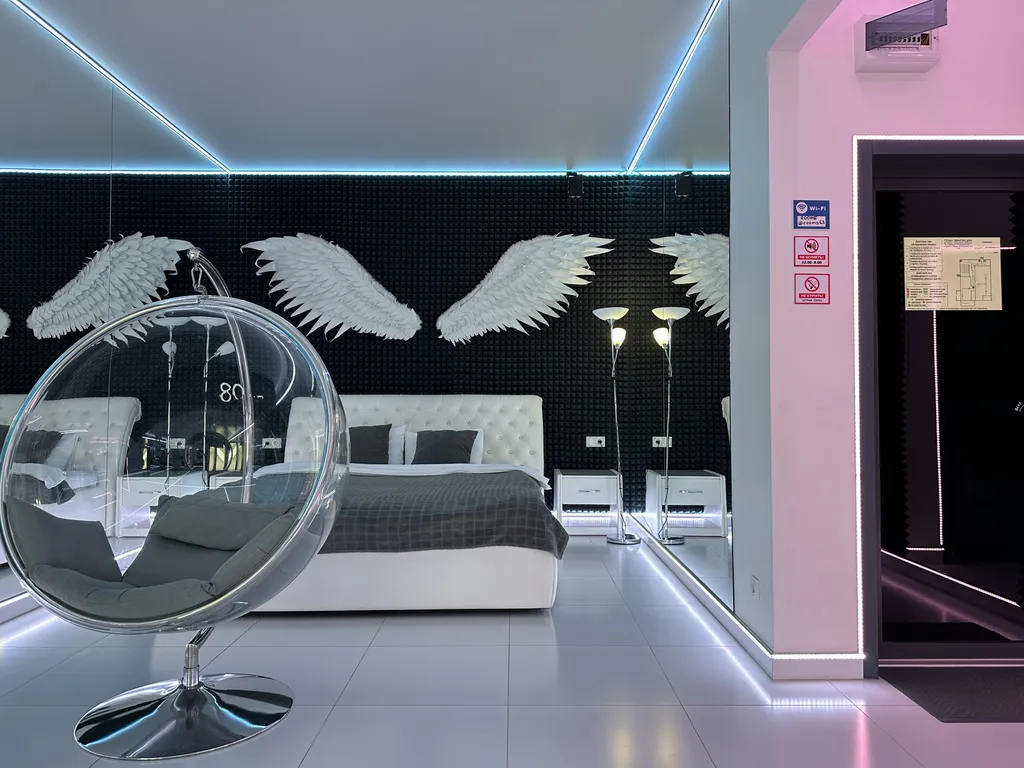 Двухместный с 1 кроватью Зеркальный с джакузи и балконом