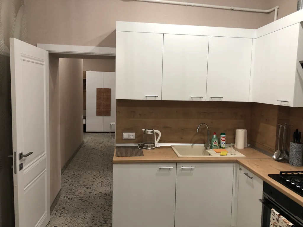 Квартира двухкомнатная на проспекте Победы, 71 м², Кисловодск — кухня, фото 2