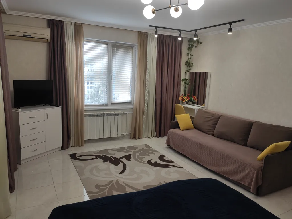 Квартира однокомнатная в Гагаринском, 45 м², Севастополь — спальня, фото 8