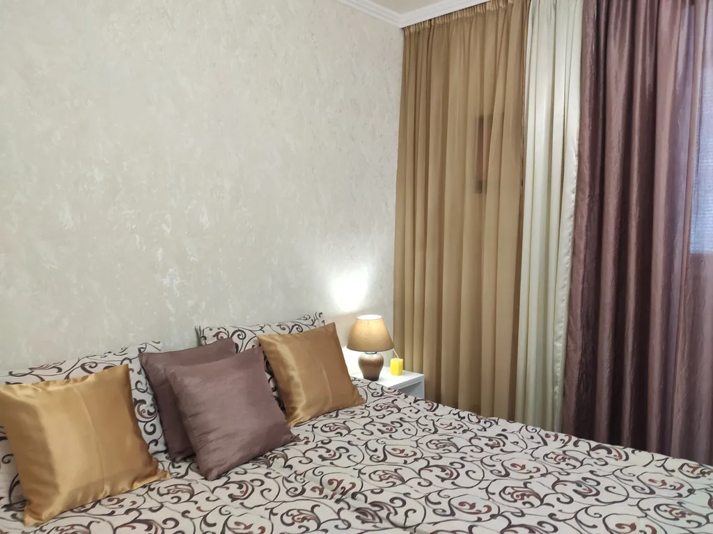 Квартира однокомнатная в Гагаринском, 45 м², Севастополь — спальня, фото 4