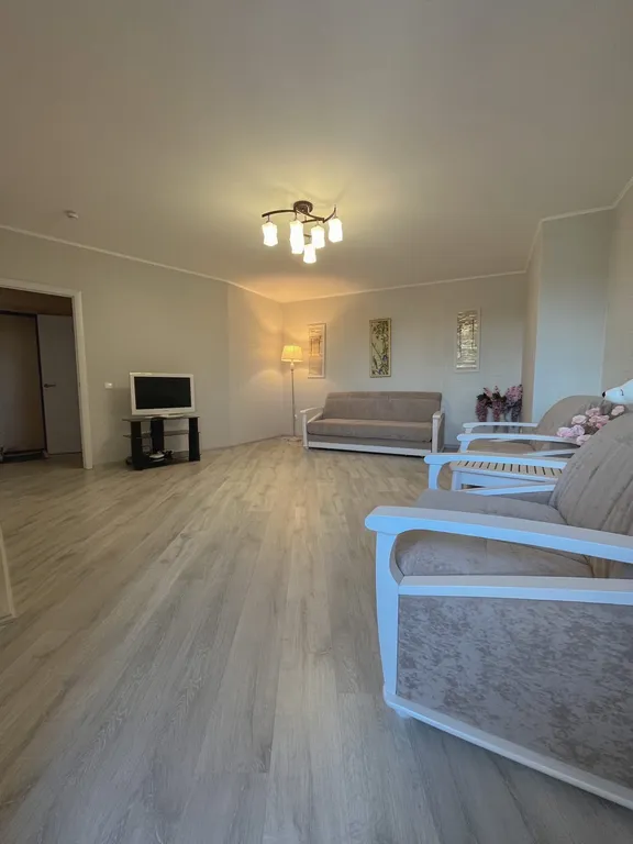 Квартира однокомнатная на улице Московской, 52 м², Великий Новгород — спальня, фото 3