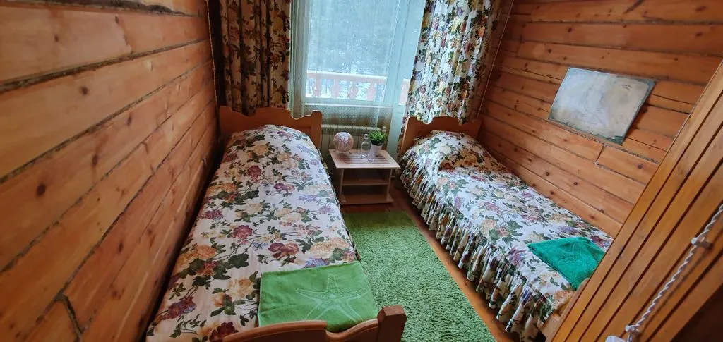 Двухместный номер с 2 отдельными кроватями улучшенный с видом на горы — общий вид