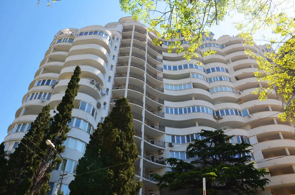 Квартира трёхкомнатная на улице Таврической, 120 м², Ялта — фото 11