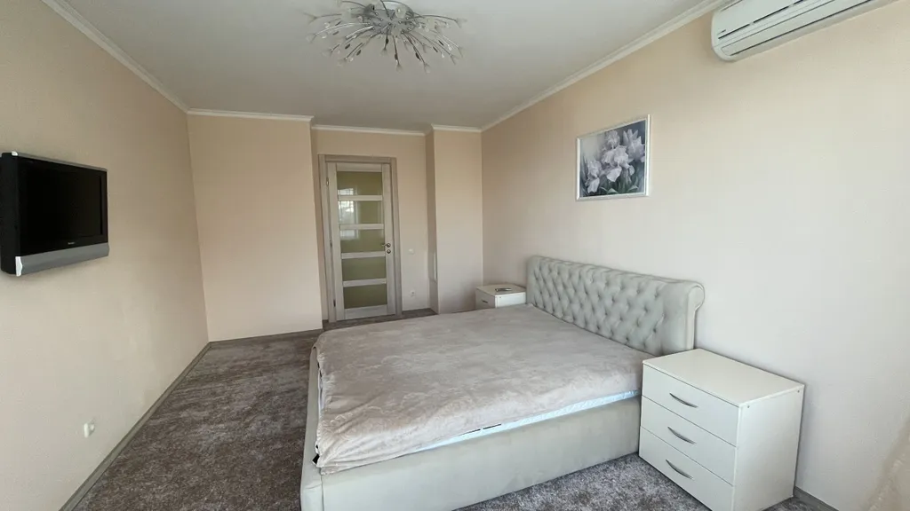 Квартира трёхкомнатная на улице Таврической, 120 м², Ялта — фото 13