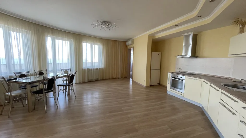 Квартира трёхкомнатная на улице Таврической, 120 м², Ялта — фото 19