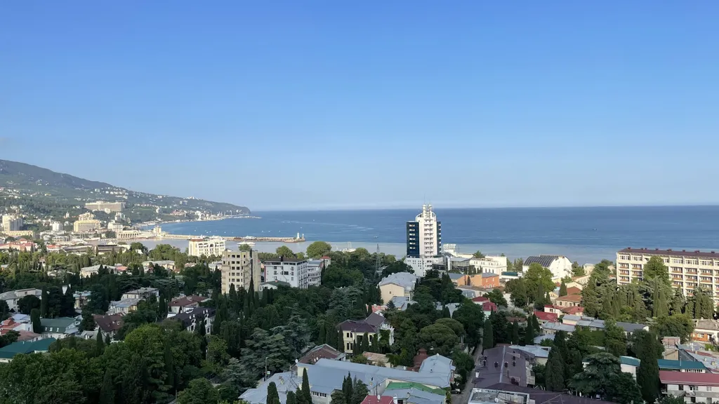 Квартира трёхкомнатная на улице Таврической, 120 м², Ялта — фото 7