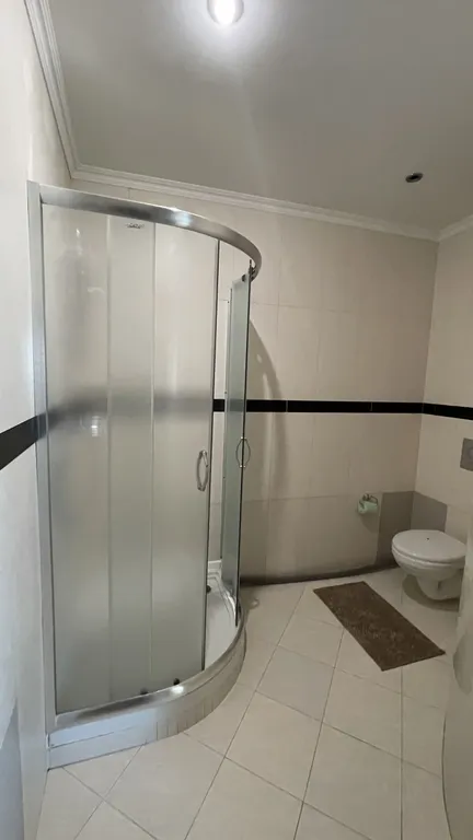 Квартира трёхкомнатная на улице Таврической, 120 м², Ялта — фото 8