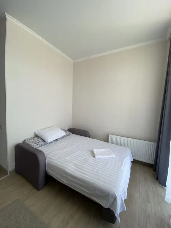 Трёхместный номер джуниор сюит с боковым видом на море