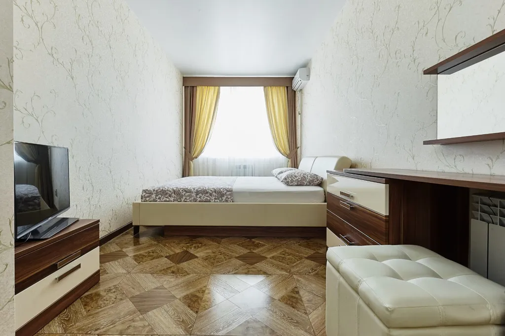 Квартира двухкомнатная в переулке Соборном, 78 м², Ростов-на-Дону — спальня, фото 8