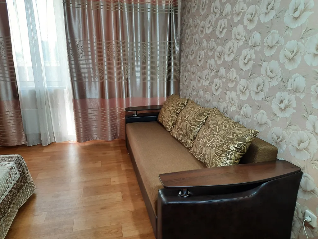 Квартира однокомнатная в Октябрьском, 48 м², Иркутск — спальня, фото 2