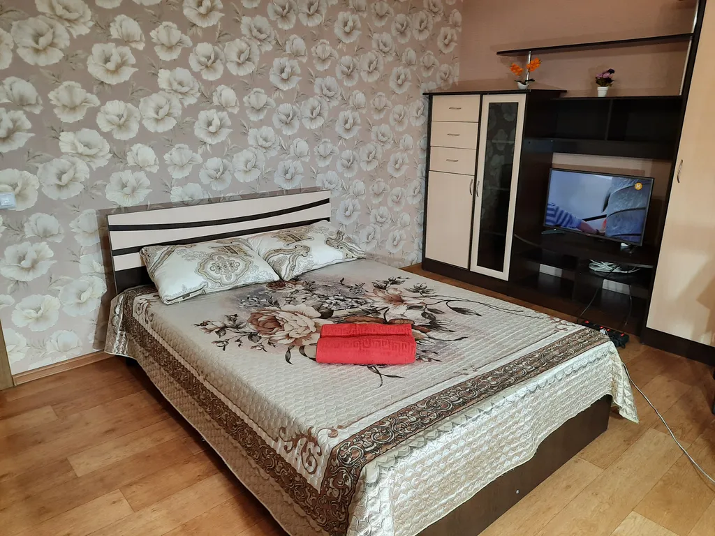 Квартира однокомнатная в Октябрьском, 48 м², Иркутск — спальня, фото 3