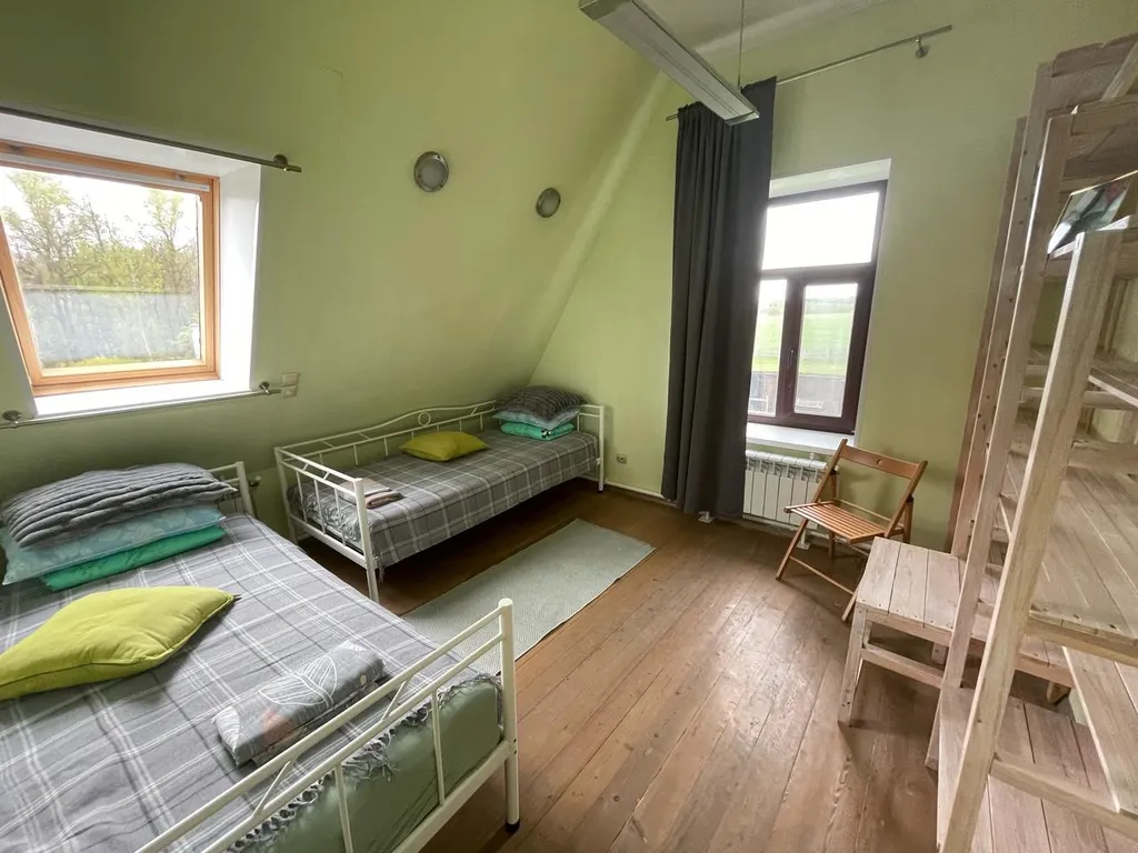Дом 10-местный в деревни Ворониче, 120 м², Пушкинские Горы — спальня