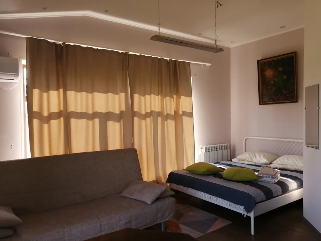 Дом 10-местный в деревни Ворониче, 120 м², Пушкинские Горы — спальня, фото 3