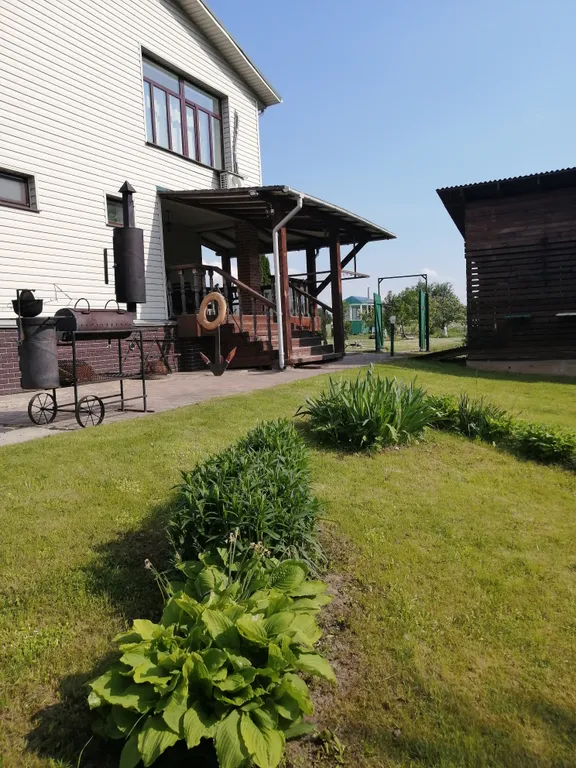 Дом 10-местный в деревни Ворониче, 120 м², Пушкинские Горы — двор, фото 3