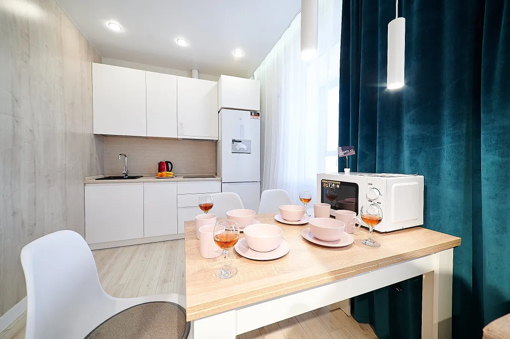 Студия однокомнатная на улице Краснополянской, 55 м², Киров — кухня, фото 7