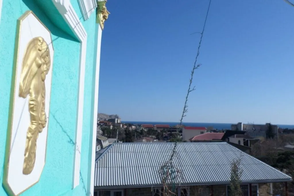 Двухместный номер с 2 отдельными кроватями 2-2 эконом плюс 2 этаж: балкон с видом на море — Green Palace, фото 4 из 5