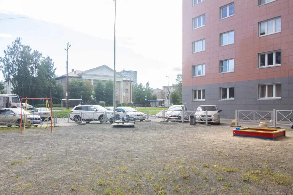 Студия однокомнатная на улице Зайцева, 28 м², Петрозаводск — двор, фото 2
