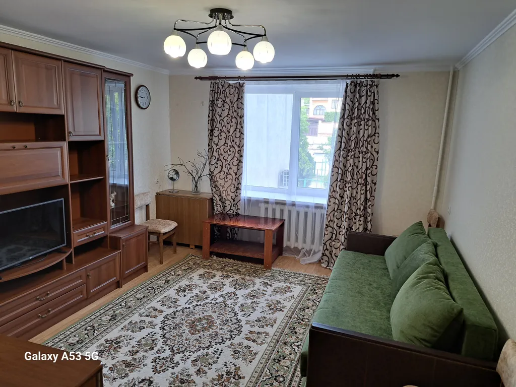 Квартира двухкомнатная на улице Островского, 54 м², Кисловодск — спальня, фото 2