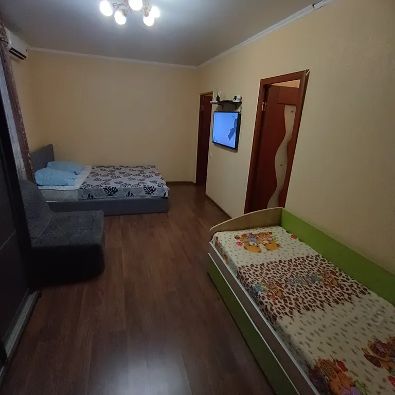 Квартира однокомнатная на улице Октябрьской, 30 м², Краснодар — спальня, фото 4