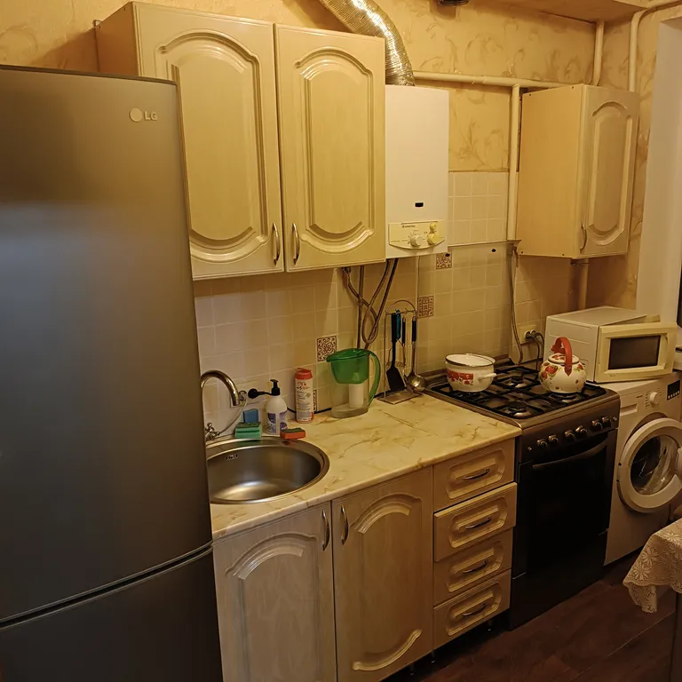 Квартира однокомнатная на улице Октябрьской, 30 м², Краснодар — кухня