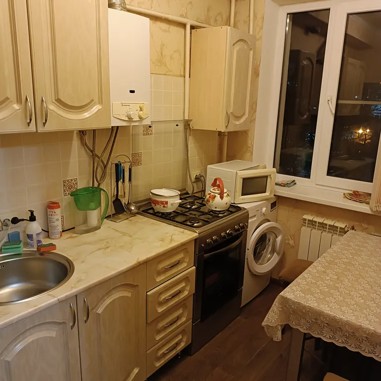 Квартира однокомнатная на улице Октябрьской, 30 м², Краснодар — кухня, фото 2