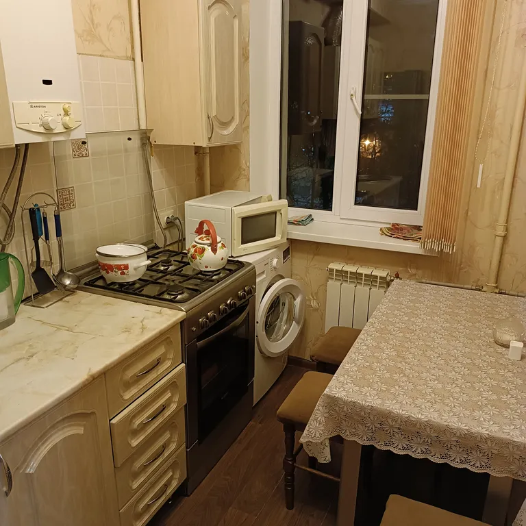 Квартира однокомнатная на улице Октябрьской, 30 м², Краснодар — кухня, фото 3