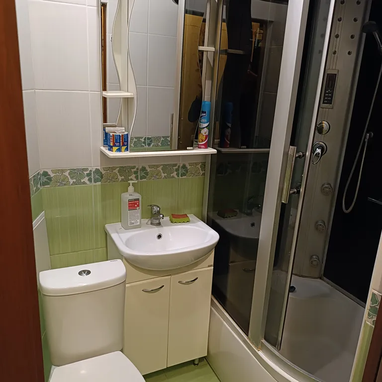 Квартира однокомнатная на улице Октябрьской, 30 м², Краснодар — ванная комната