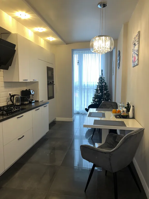 Апартаменты однокомнатные в Ленинградском, 53 м², Калининград — кухня, фото 12
