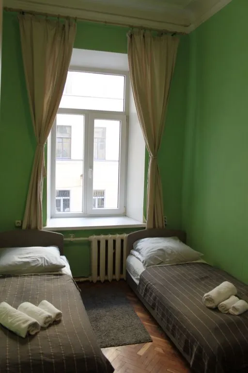 Уютный номер эконом в шаговой доступности от метро и вокзала — МК+КМ "Old Flat", фото 1 из 5