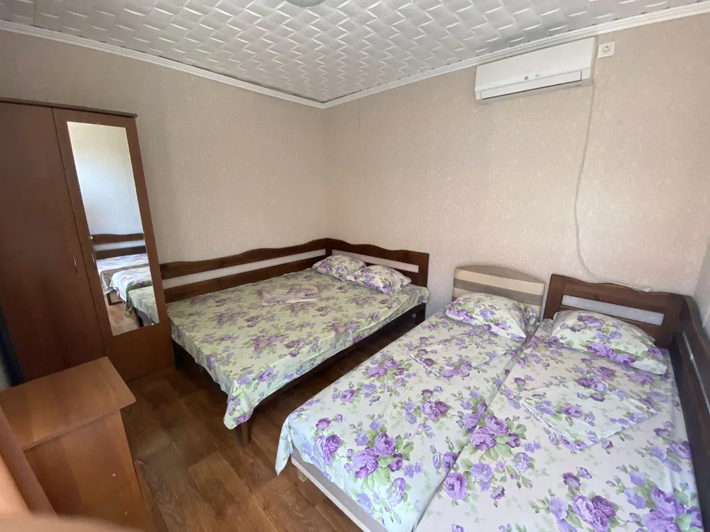 Четырёхместный номер эконом — Зелёный остров, фото 1 из 5