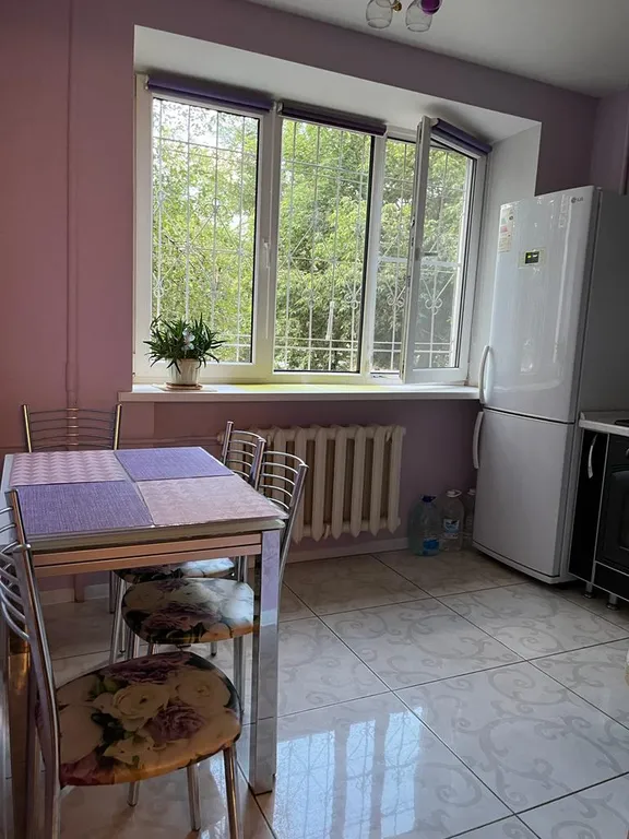 Квартира двухкомнатная в Краснооктябрьском, 45 м², Волгоград — кухня, фото 2