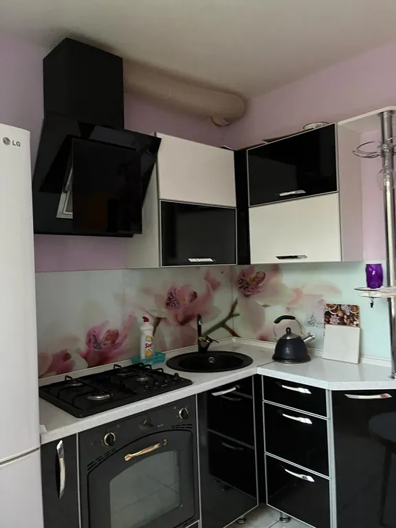 Квартира двухкомнатная в Краснооктябрьском, 45 м², Волгоград — кухня, фото 3