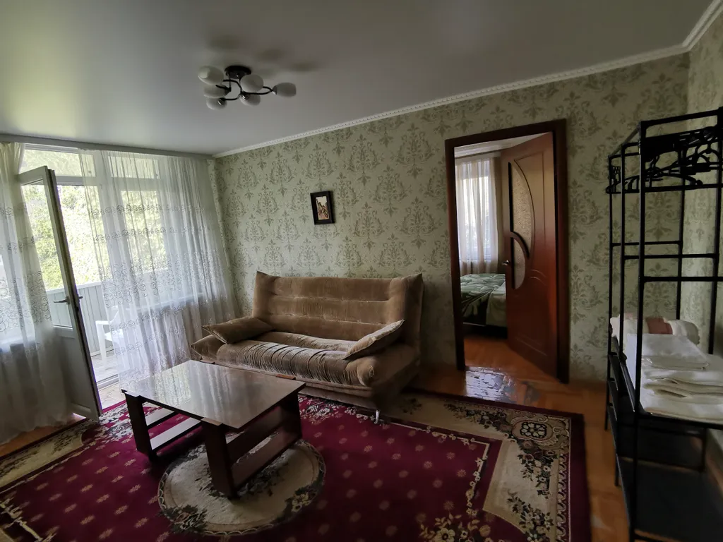 Квартира двухкомнатная на проспекте 40 лет Октября, 52 м², Пятигорск — спальня, фото 8