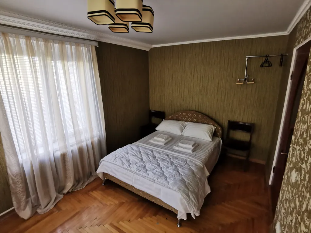Квартира двухкомнатная на проспекте 40 лет Октября, 52 м², Пятигорск — спальня, фото 3