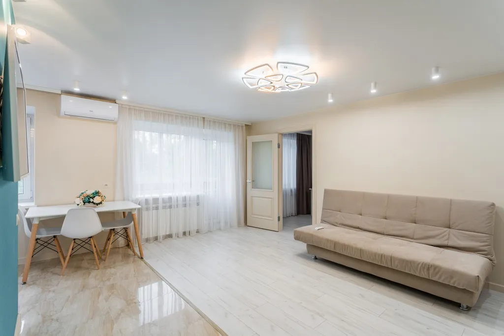 Квартира двухкомнатная на улице Урицкого, 50 м², Дзержинск — спальня, фото 2