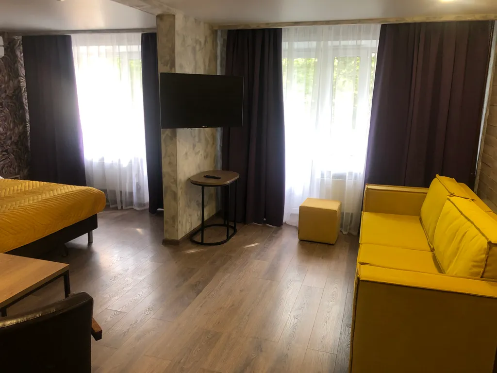 Четырёхместный номер люкс с балконом