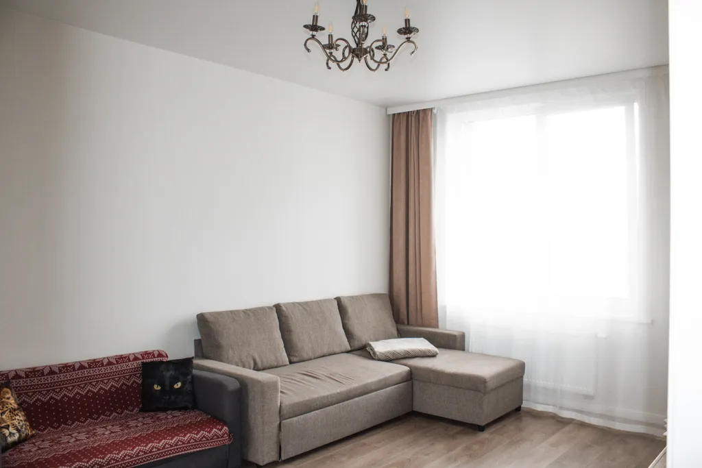 Квартира однокомнатная на улице Фармана Салманова, 36 м², Тюмень — спальня, фото 2
