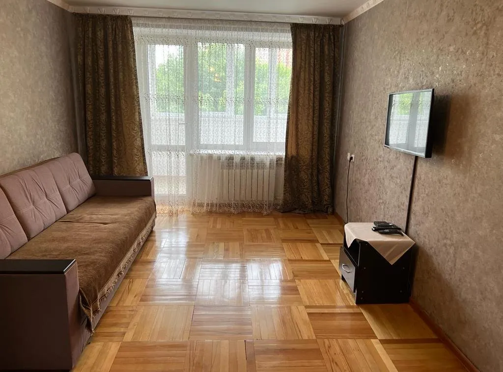 Современная трехкомнатная квартира в центре, Ессентуки — фото 2