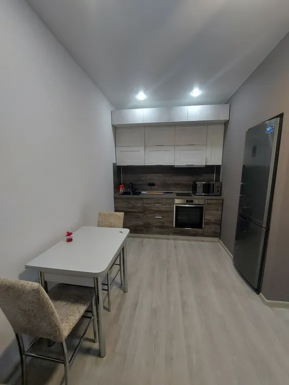 Квартира однокомнатная на улице Пархоменко, 40 м², Тюмень — кухня, фото 2