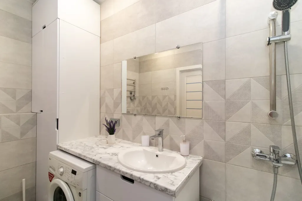 Квартира однокомнатная на улице Пархоменко, 40 м², Тюмень — ванная комната, фото 2