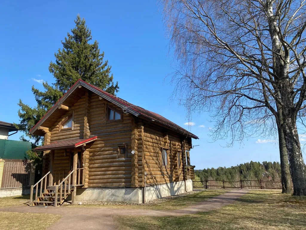 Дом королевский 6+2 на первой линии