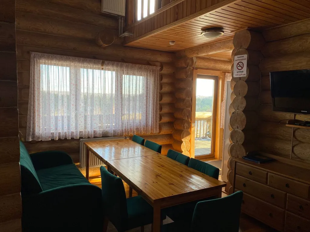 Дом королевский 6+2 на первой линии