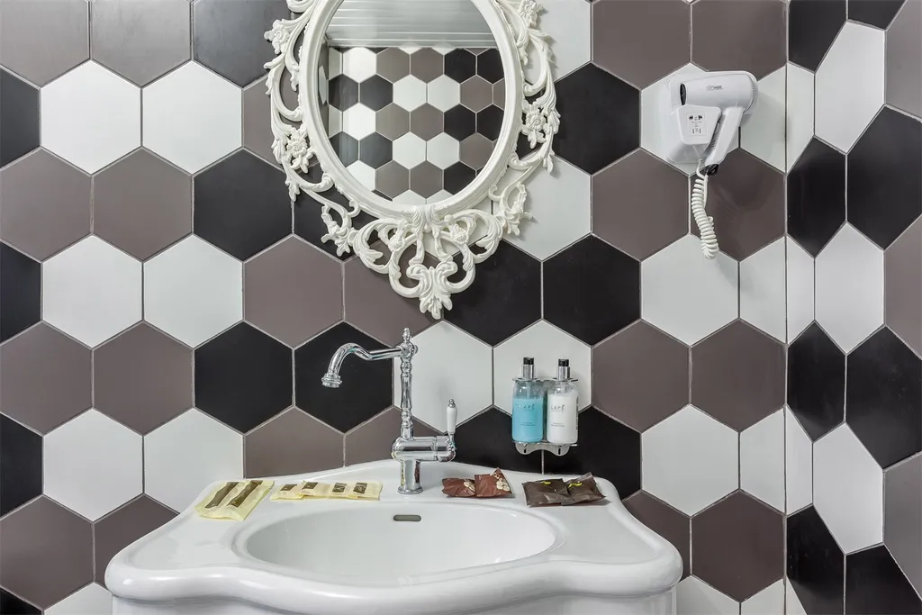 Двухместный номер с 1 кроватью люкс с джакузи (белый)